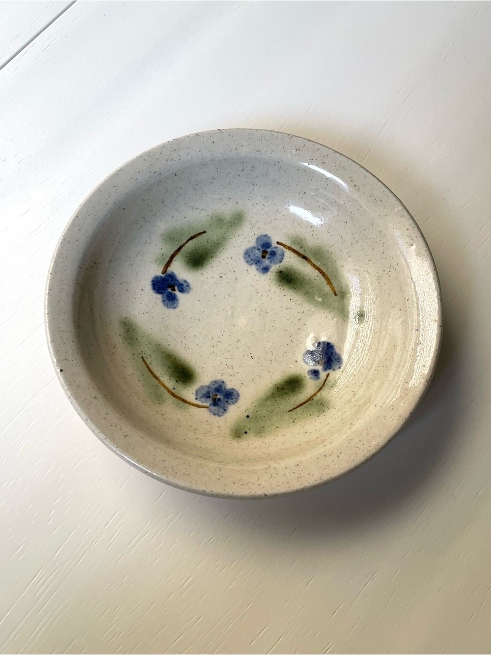 Charming signed art pottery speckled shallow trinket bowl w/ flowers rustic - Picture 9 of 9